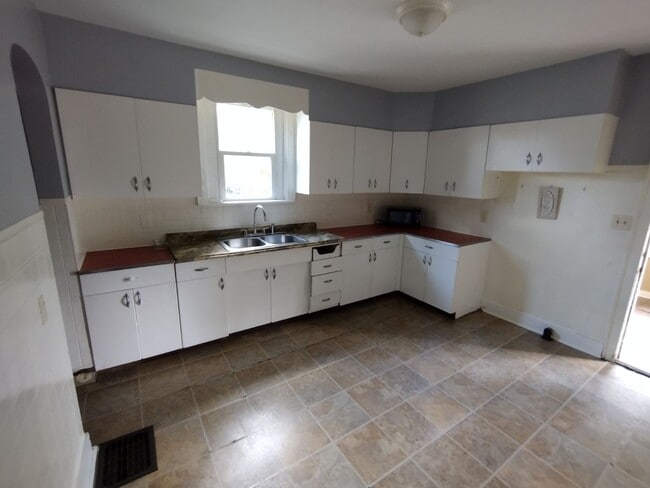 Building Photo - 1733 Lockbourne Rd