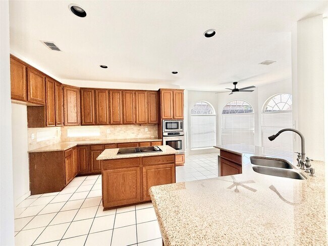 Building Photo - 4525 Reunion Dr