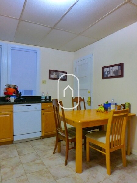 Building Photo - 61 Hillside St