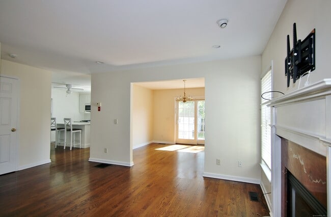 Building Photo - 570 Fairfield Ave