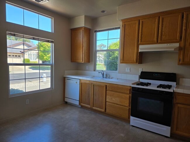 Building Photo - 2412 Summercreek Dr