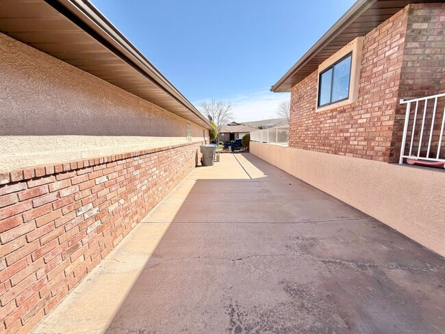 Building Photo - Furnished short term rental available! 9-Month lease!!