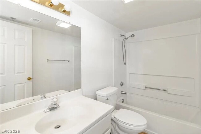 Building Photo - 2ND FLOOR CONDO IN GATED COMMUNITY