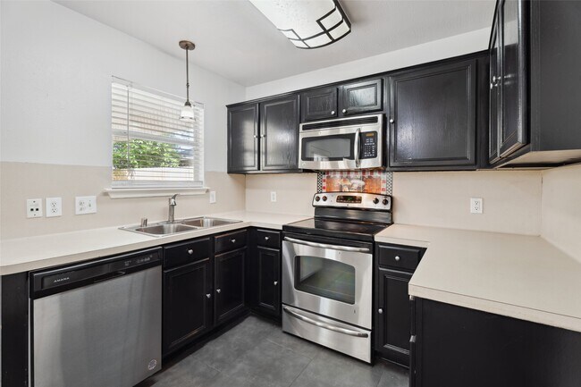 Building Photo - 18911 Brownstone Mills Dr