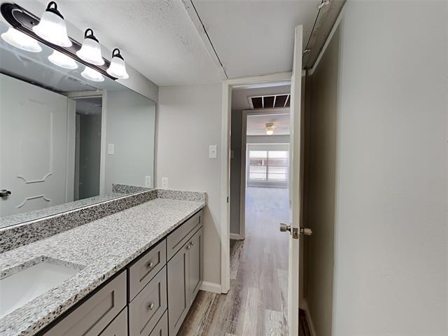 Building Photo - 10590 High Hollows Dr