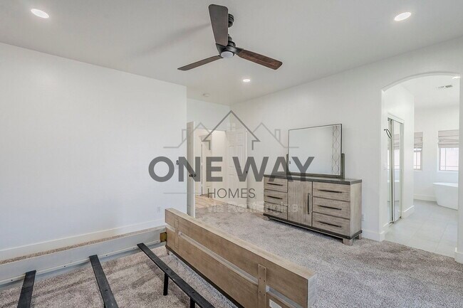 Building Photo - 760 N Swan Dr