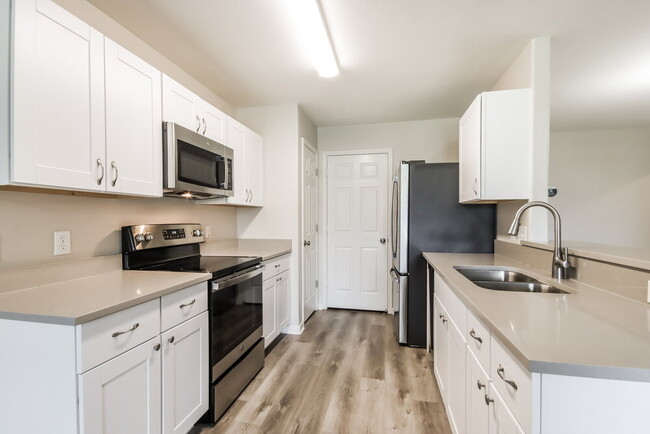 Building Photo - 28923 Village Creek Loop