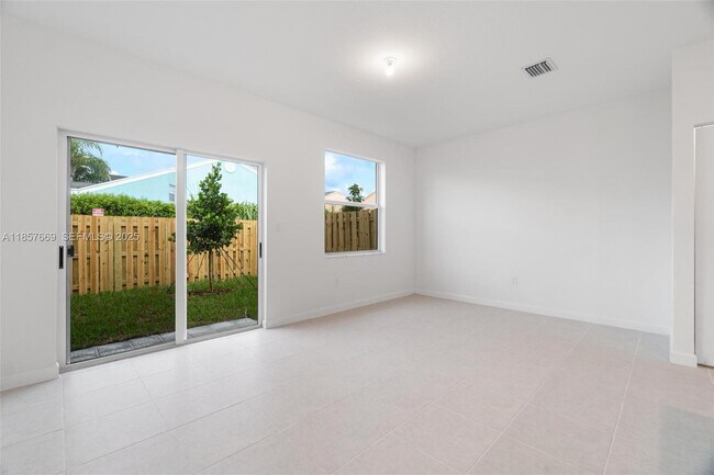 Building Photo - 1870 SE 26th Ter