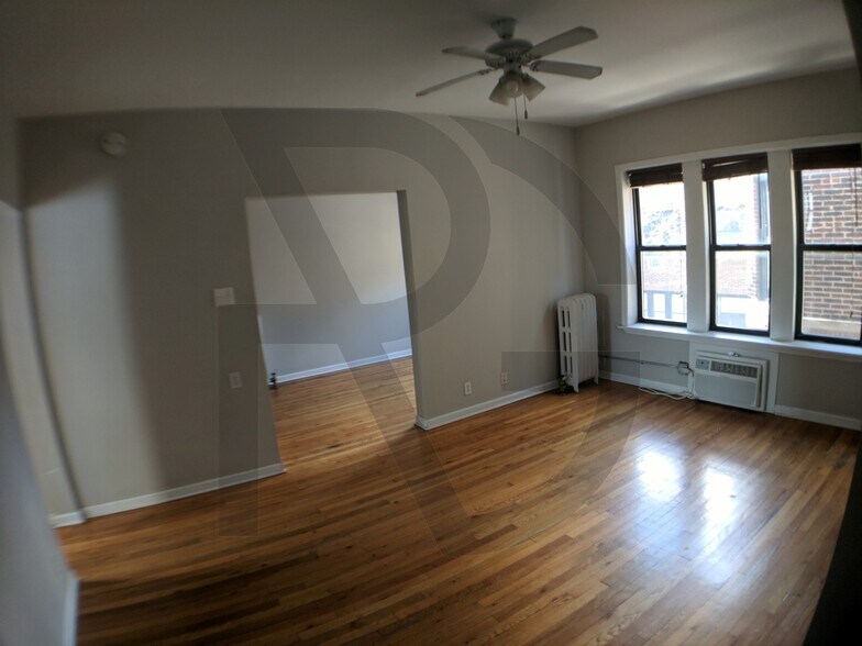 Primary Photo - 736 W Addison St
