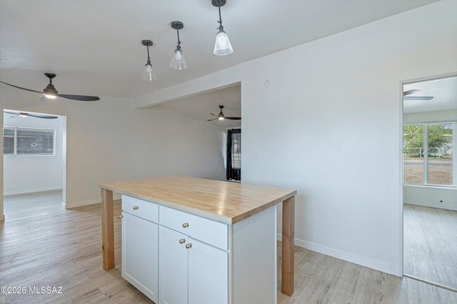 Building Photo - 227 S Ave B