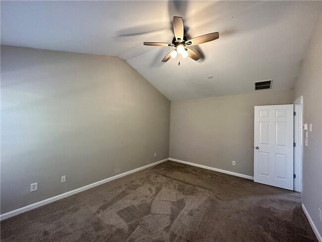 Building Photo - 2403 Walnut Tree Ln