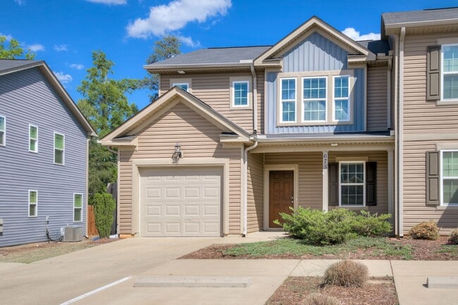 Building Photo - 3 Bedroom 2.5 Bath Townhouse