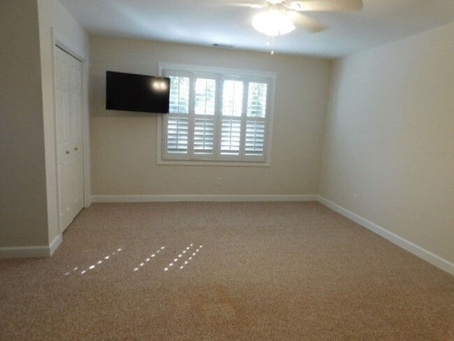 Building Photo - Expansive Unfurnished Spanish Wells Home Available for Rent