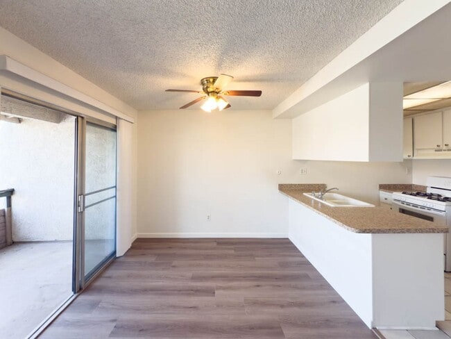 Building Photo - 2 BEDROOM 2 BATH CONDO IN GATED COMMUNITY ...