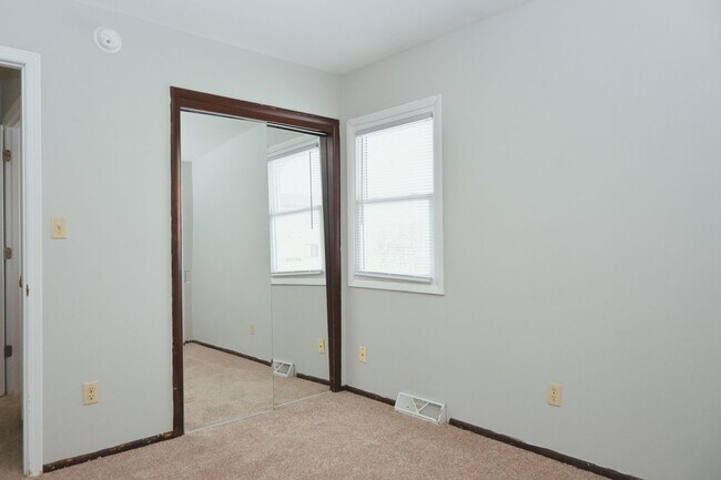 Building Photo - *COMING SOON* Gorgeous 5 Bed 2 Bath Home f...