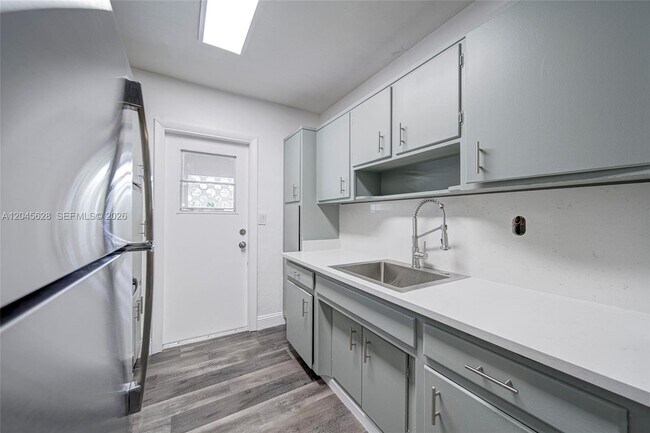 Building Photo - 6565 Santona St