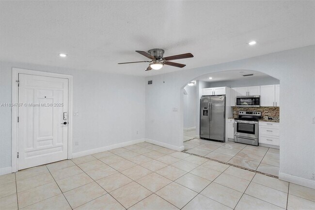 Building Photo - 6534 SW 27th St