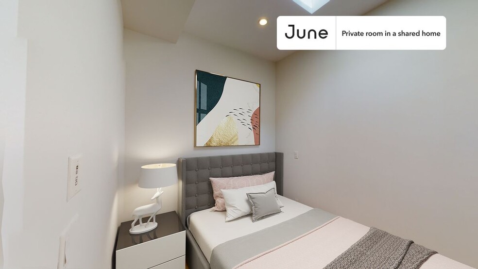 Primary Photo - Private bedroom in 5 bed/2 bath Home