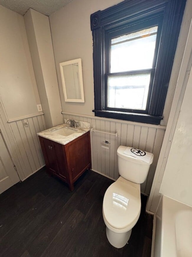 Building Photo - 1026 Rivermet Ave