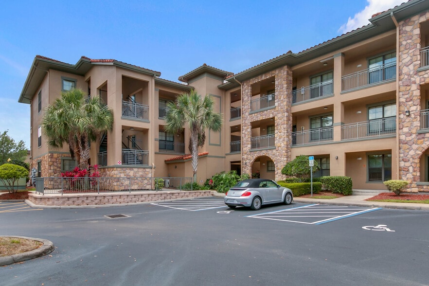 Building Photo - 903 Charo Pky
