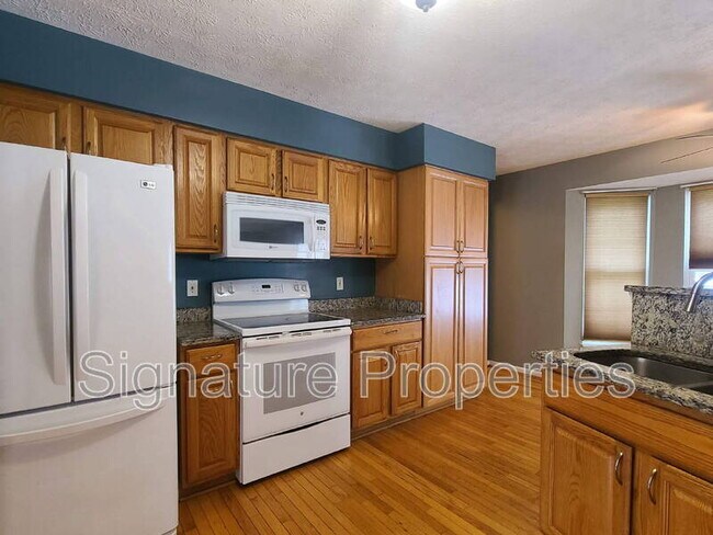 Building Photo - 10 Lockwood Dr
