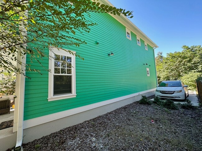 Building Photo - Recently Built 4 Bedroom 4 Bathroom House ...