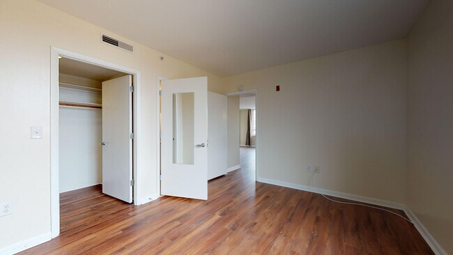 Building Photo - Spacious 1,000 Square Foot Two Bedroom Con...