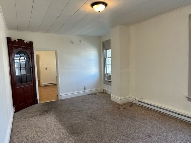 Building Photo - Welcome to this 1st floor cozy 1-bedroom, ...