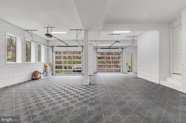 Building Photo - 8757 Brook Rd