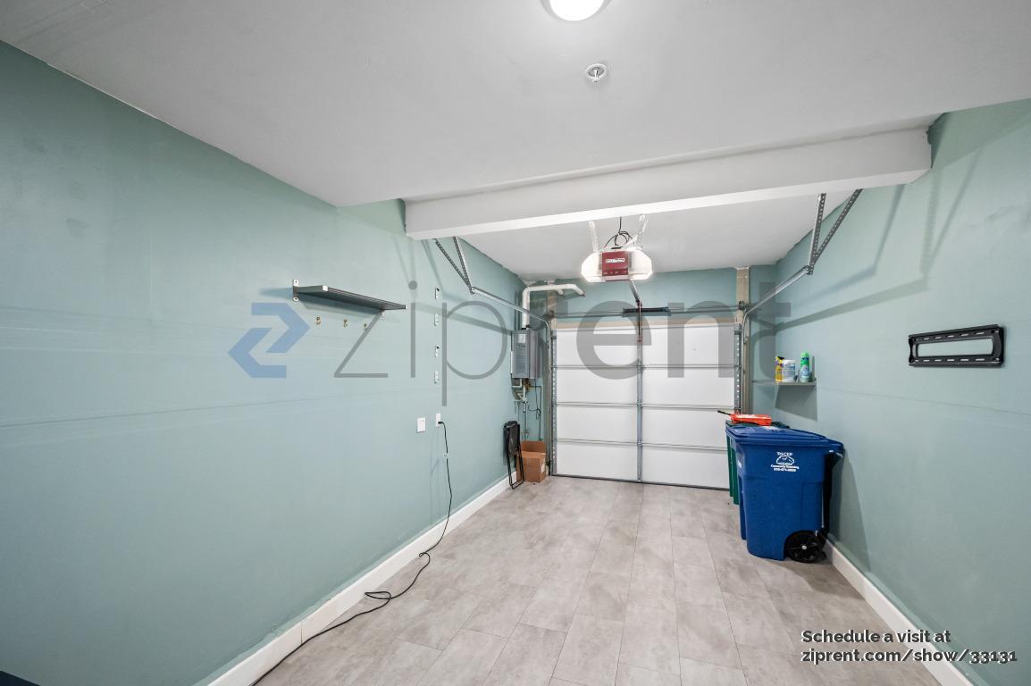 Building Photo - 369 Arc Ct
