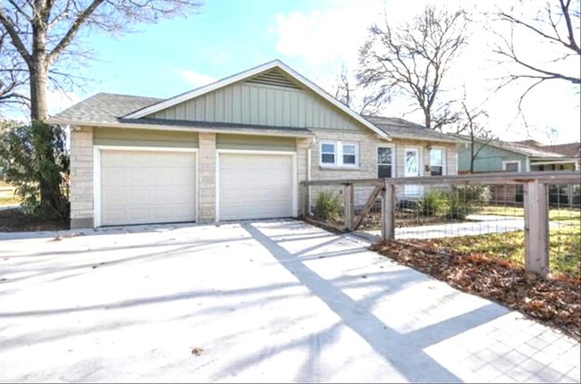 Building Photo - 1415 Newfield Ln