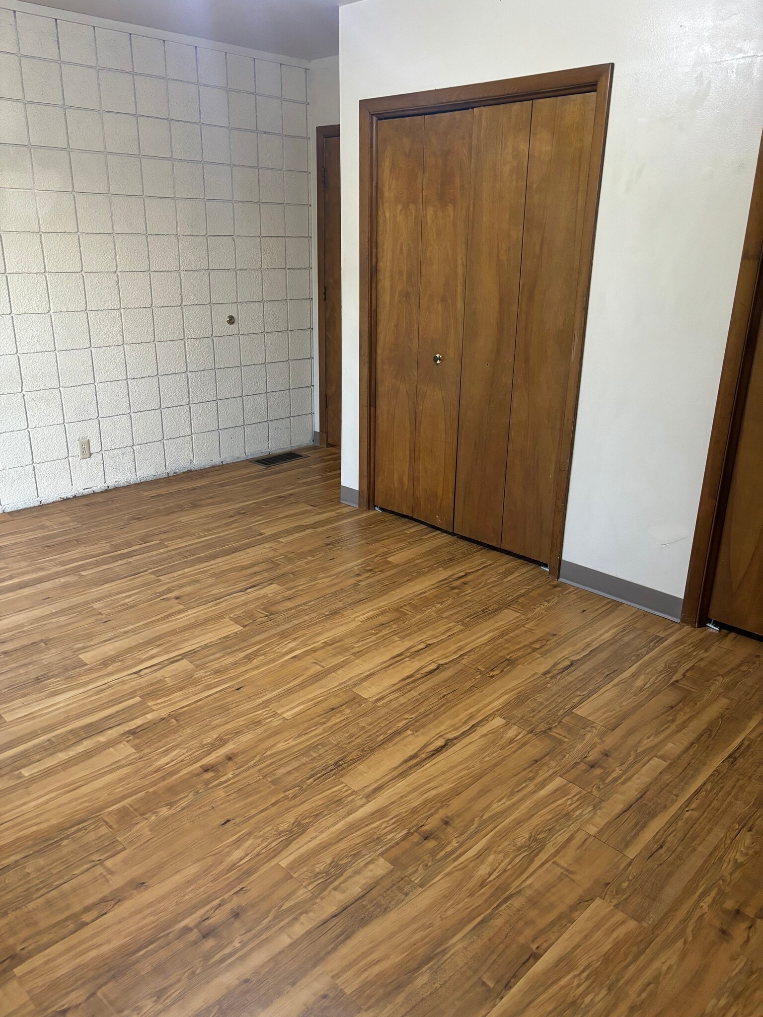 Building Photo - 70 W 700 N