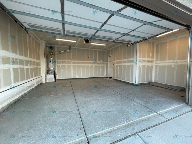 Building Photo - 3-Bedroom 2.5 Bathroom 2 car garage Condo in Carson City