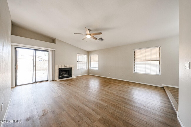 Building Photo - 6320 W Paradise Ln