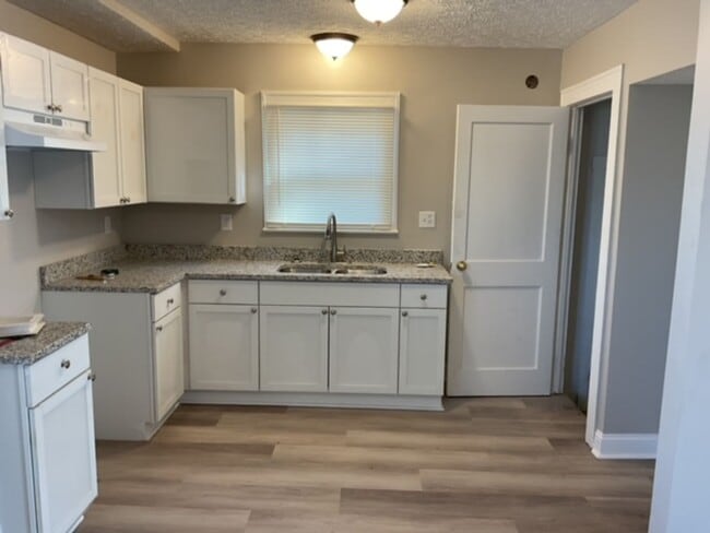 Building Photo - 1534 E 34th St