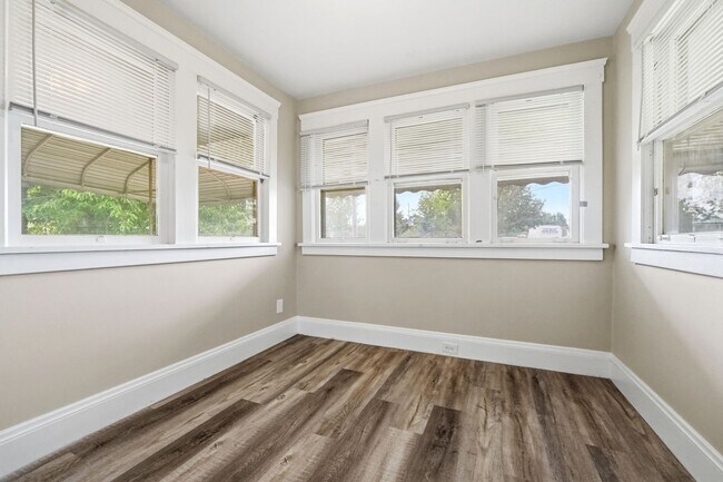 Building Photo - Newly Renovated 2 Bedroom Single Family Home