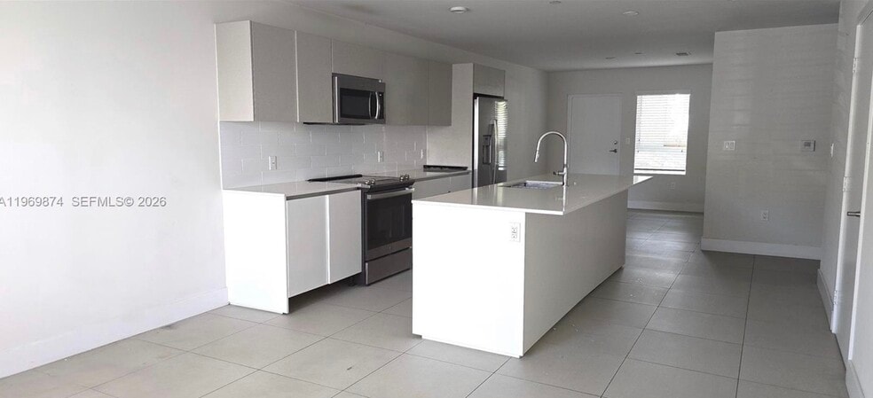 Building Photo - 2535 NE 193rd St