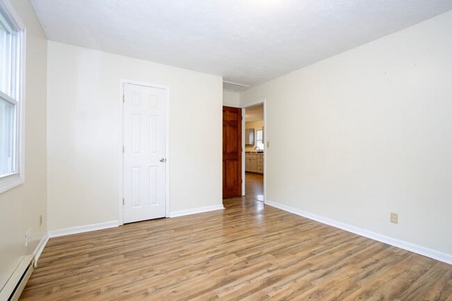 Building Photo - Two bedroom apartment