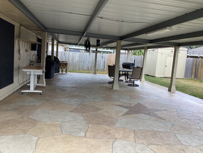 Building Photo - 17046 Clan MacIntosh Dr