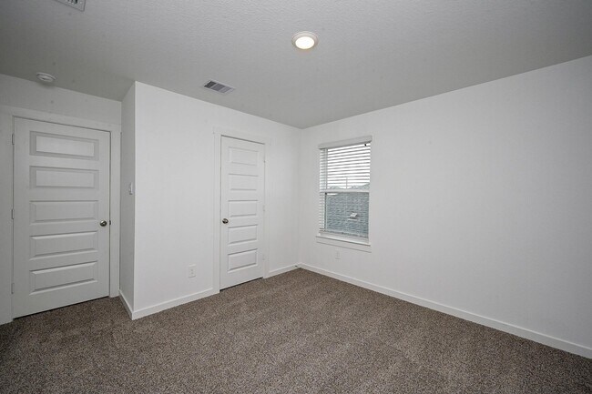 Building Photo - 29946 Gallatin River Ln
