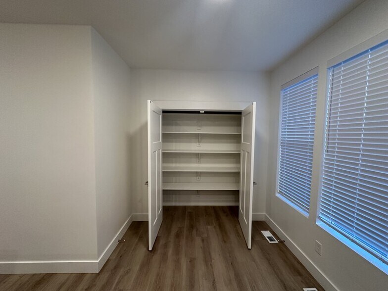 Building Photo - 1762 W 220 S