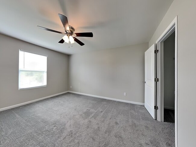 Building Photo - Spacious 4-Bedroom Home in Crystal Lakes ?...