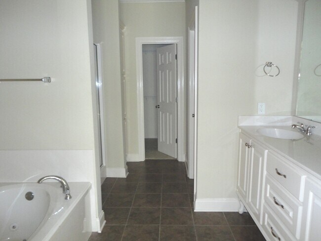Building Photo - Shenandoah area 3BR/2BA house with dbl garage