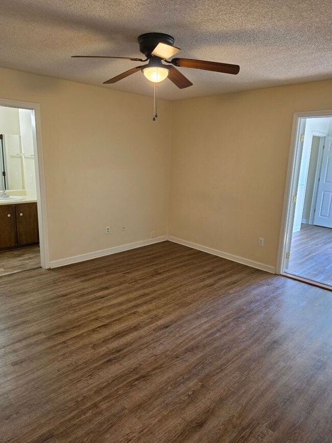 Building Photo - 620 Honey Ridge Ln