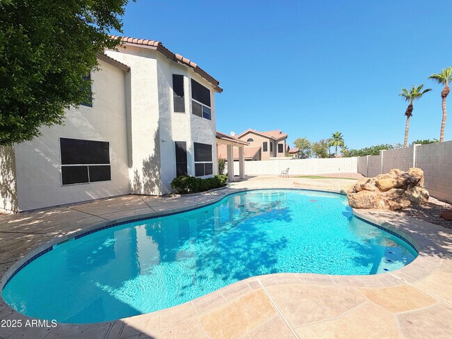Building Photo - 3213 E Desert Flower Ln