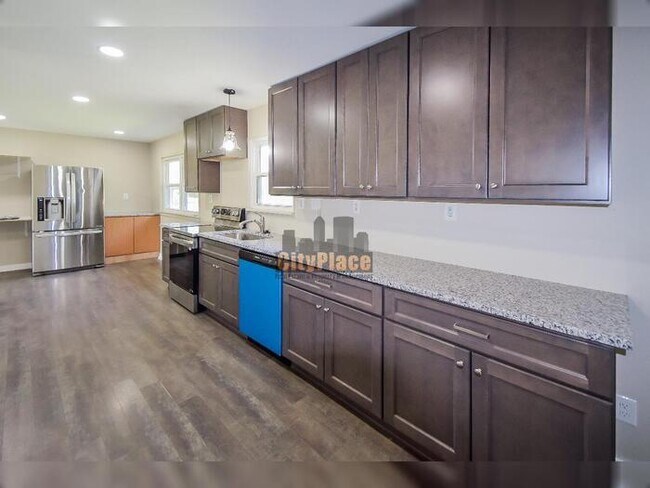 Building Photo - 7504 Honnen Dr N