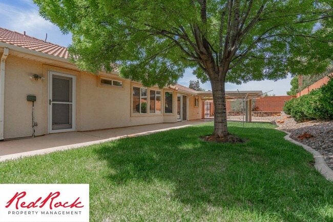 Building Photo - 3 Bed 2 Bath Home in Ivins with Views of Red Mountain