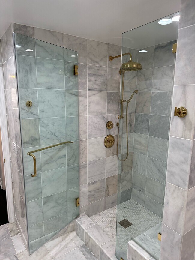 Building Photo - 435 Arnaz Dr