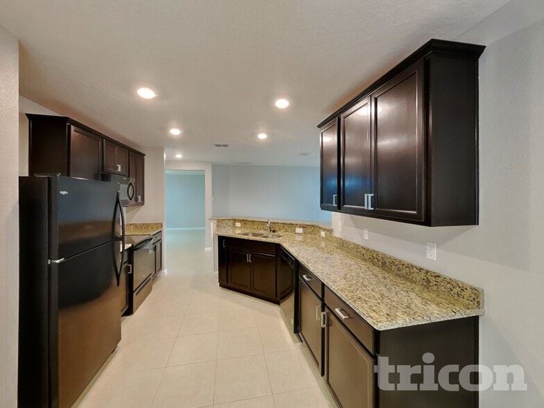 Building Photo - 77298 Mosswood Dr