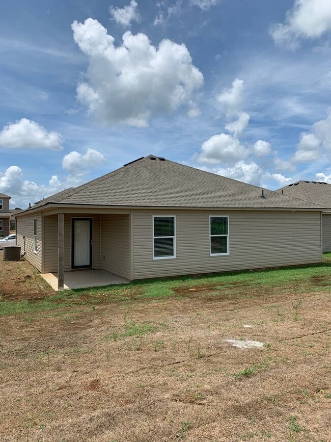 Building Photo - GET IT NOW!   New Three Bedroom | Two Bath Home in Cherokee Bend